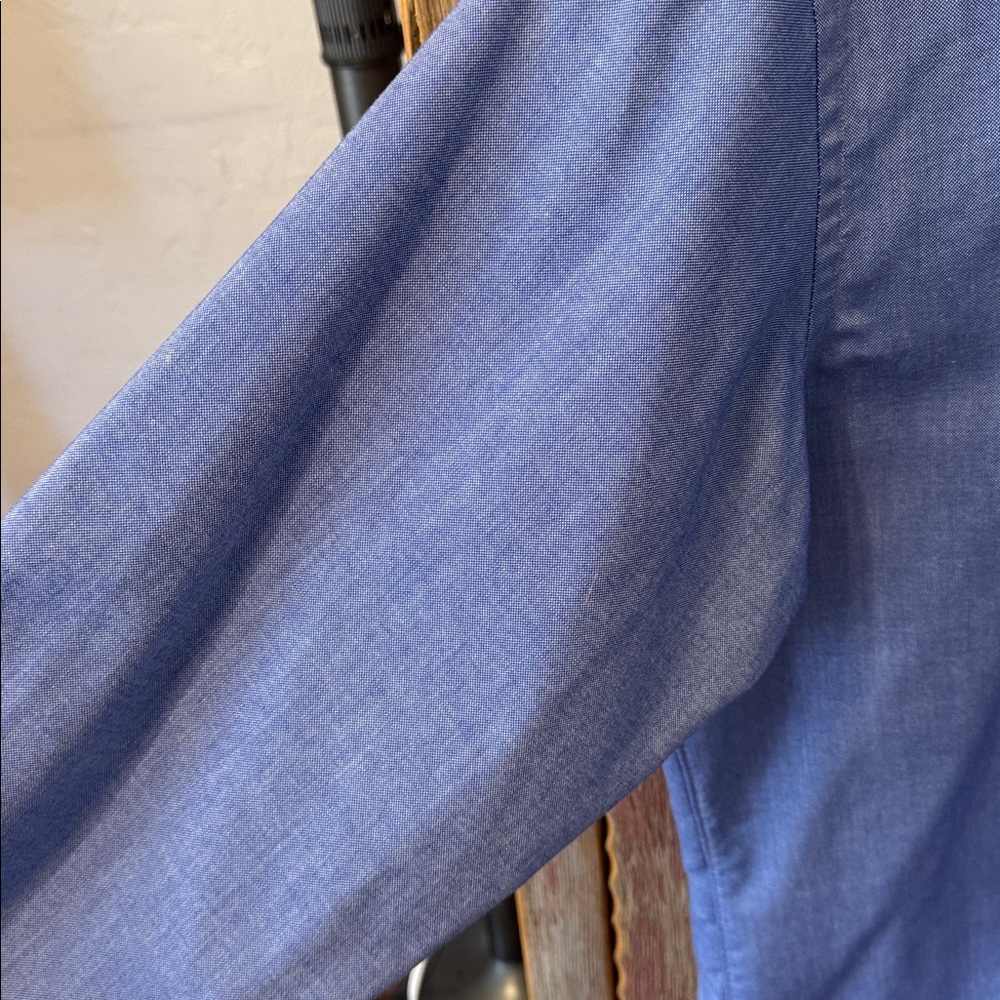 Lands' End Men's Casual Chambray Blue Button Down Shirt - Picture 5 of 13